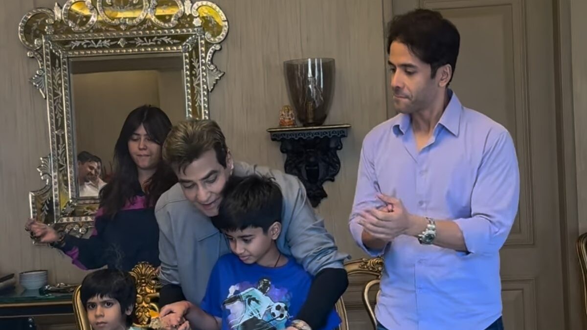 Jeetendra Marks His 82nd Birthday By Cutting Cake With Tusshar Kapoor, Ekta Kapoor And Family; Watch - Vimarsana News