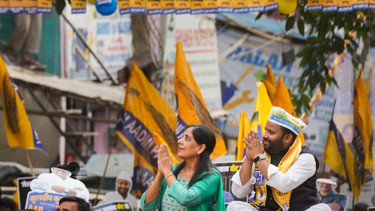 Arvind Kejriwal's Wife Sunita Holds Maiden Poll Roadshow in Delhi, Says Nobody Can Break Delhi CM - Vimarsana News