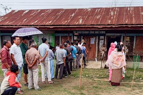 Man Tries to Set EVM on Fire at Polling Station in Madha Constituency; Officials Rule Out Re-poll