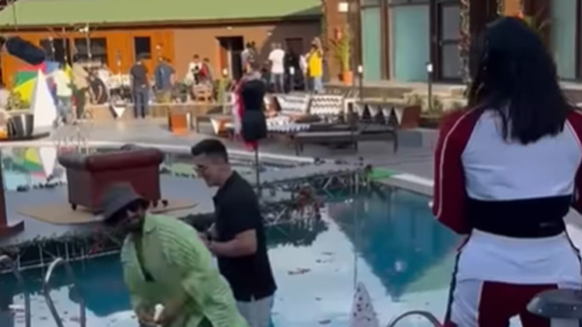 Watch: Sunny Leone Throwing Paper Balls At Co-Host Arjun Bijlani Is Pure Friendship Goals - Vimarsana News