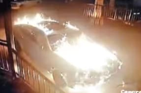 Woman Sets Beautician's Car On Fire For Not Getting Eyelash Appointment