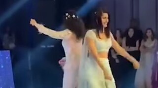 Watch: Taapsee Pannu And Sister Shagun Groove To This Karisma Kapoor Song On Sangeet Night - Vimarsana News