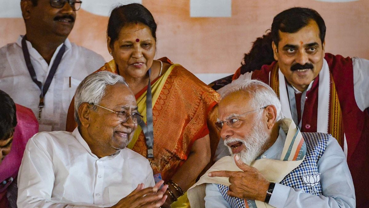 ‘4,000 MPs For NDA': Modi On Stage, Nitish Kumar's Faux Pas At Bihar ...