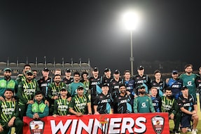 Pakistan beat New Zealand by 9 runs to draw series