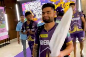 Rinku Singh shows off his new bat which was given to him by Virat Kohli. (Image: Screengrab)
