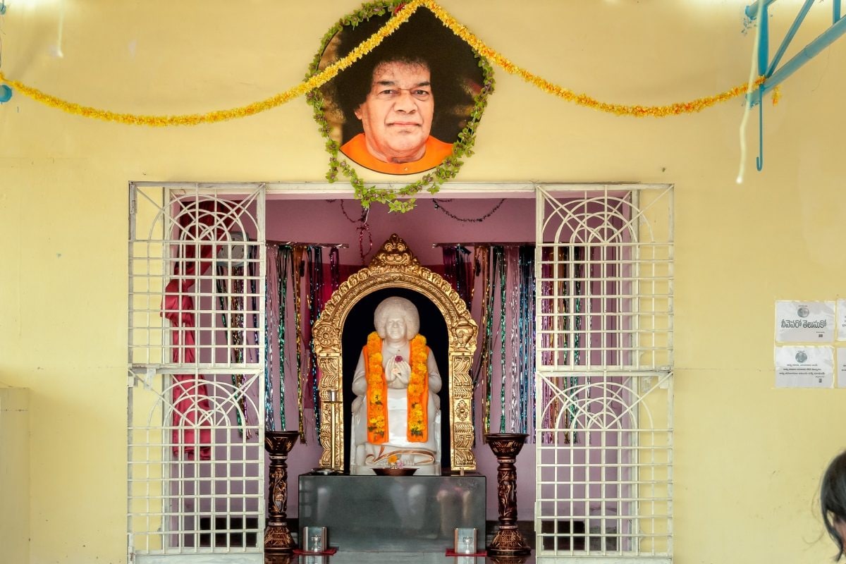 Sathya Sai Baba Death Anniversary 2024: 7 Motivational Quotes to Start Your Day