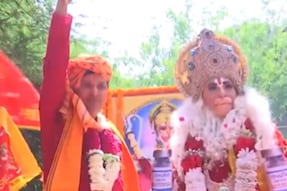 'Like Sanjeevani For Lord Ram': Saurabh Bharadwaj Seen With Man Dressed As Lord Hanuman Holding Insulin in Shobha Yatra | Watch
