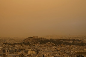 'Apocalyptic': Mars-Like Orange Skies Over Athens After Dust Clouds Arrive From North Africa | Watch