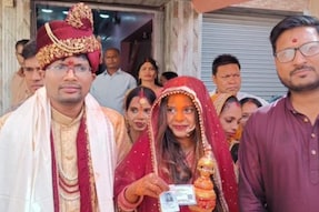 Newly wed Sushmita Kumari with her husband. (X)