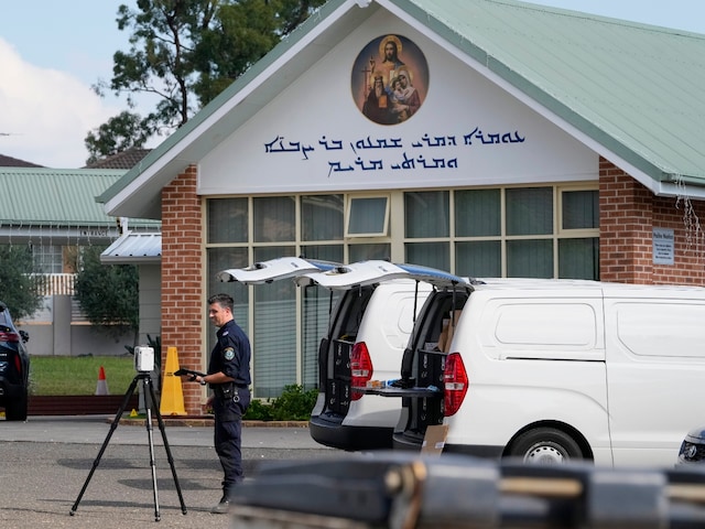 A police forensic officer works at a crime scene at the Christ the Good Shepherd Church in suburban Wakely in western Sydney, Australia, April 16, 2024. (AP photo)
