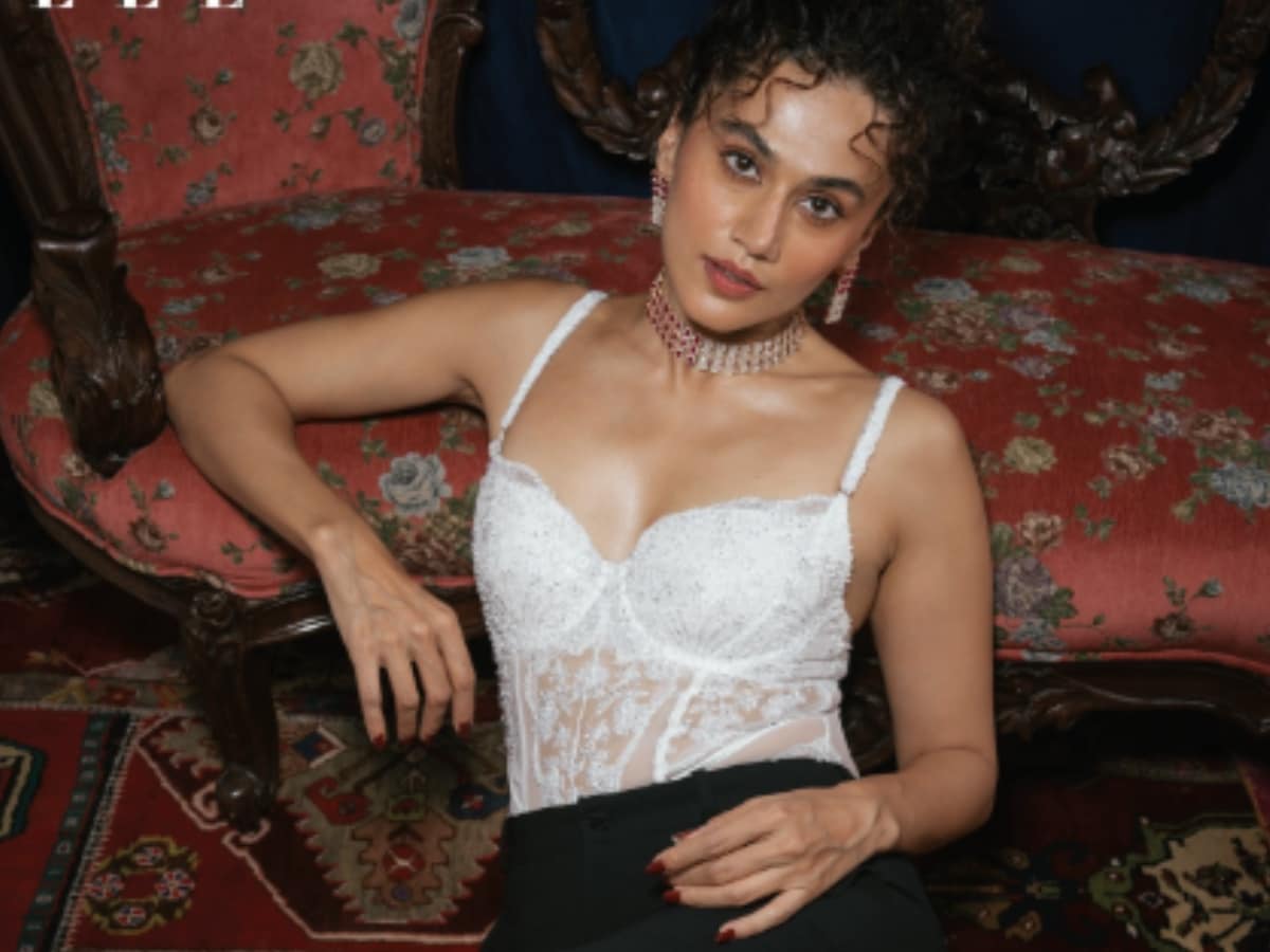 Sexy! Taapsee Pannu Flaunts Her Hot Curves in Plunging Bralette, Check Out  Her Hot Photos - News18
