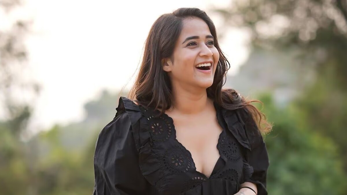 Actress Deepthi Sunaina Keeps It Simple In Black Cotton Maxi Dress - Vimarsana News