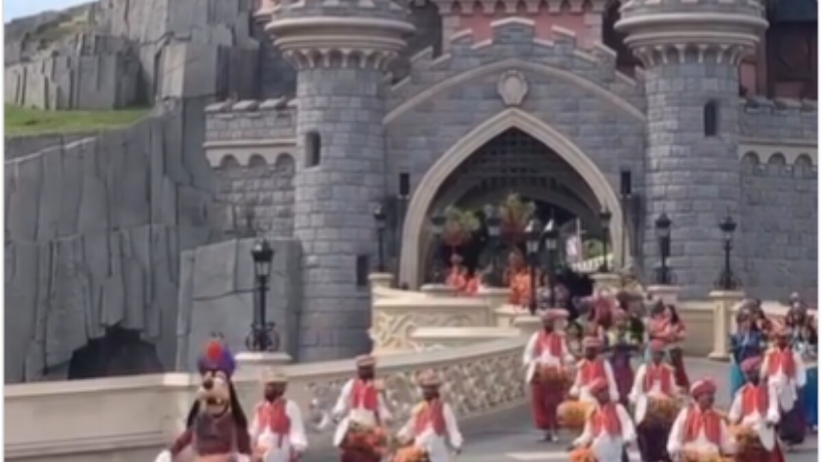 Goofy Leading Bhangra Performance At Paris Disneyland Is The Collab We Never Knew We Needed - Vimarsana News