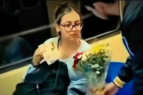 Girl's Priceless Reaction After Receiving Roses From Stranger Will Warm Your Heart