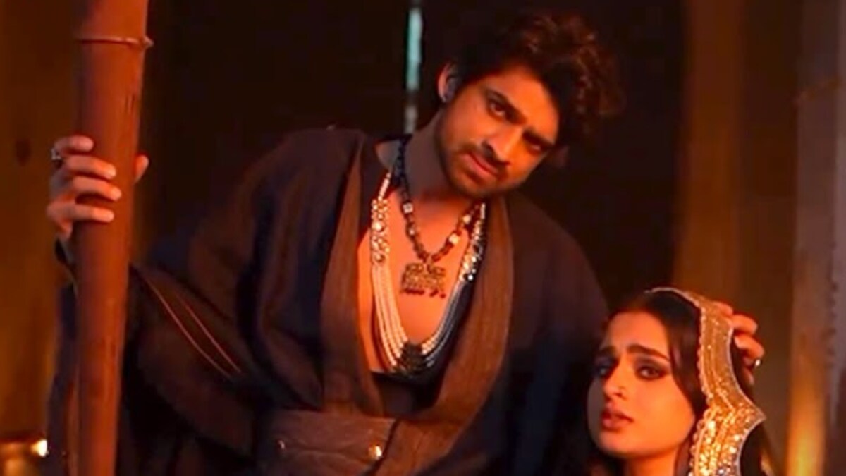 Khaali Botal: Abhishek Kumar And Ayesha Khan's Chemistry Sets Our Screens On Fire