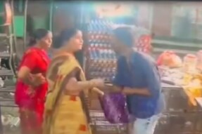 Woman Lifts Eggs At Mumbai Market And Then Argues With Shopkeeper