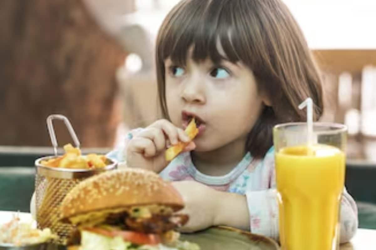 Fatty Liver Diseases To Metabolism Disorders, 5 Ways Junk Food Can Affect Children