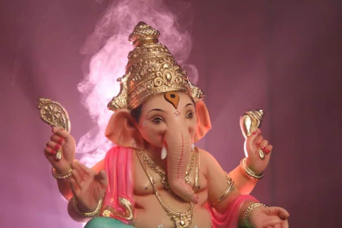 Astrologer Guides Devotees Through Vikata Sankashti Chaturthi Rituals For Wealth And Well-being