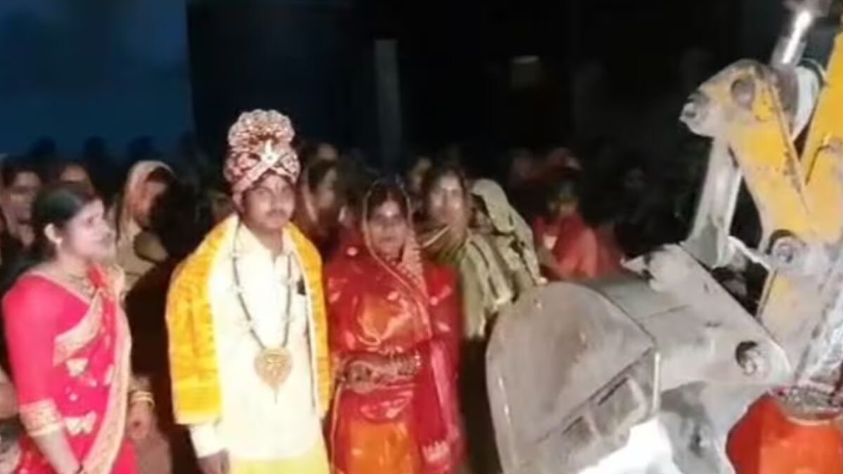 Watch: Not Aunts Or Sisters, JCB Performs The Matkor Ritual In West Champaran - Vimarsana News