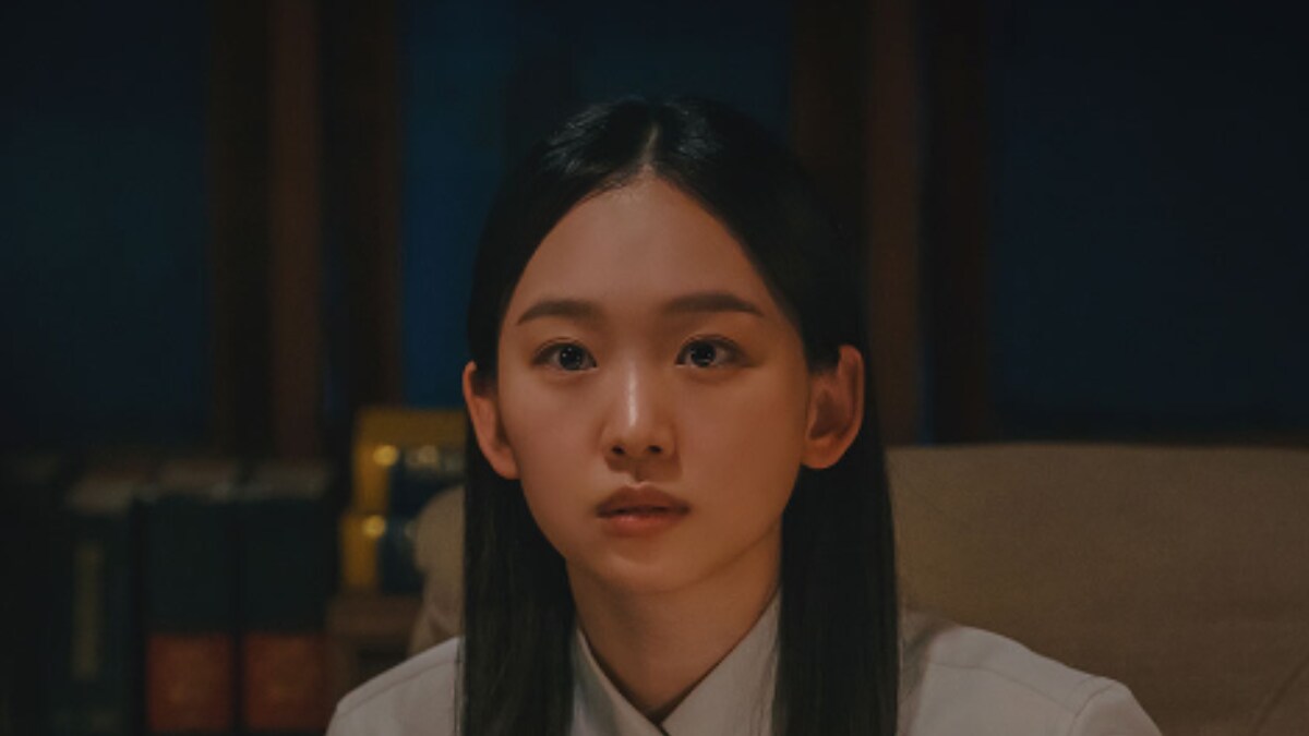 Uncle Samsik: Fresh Stills Show Jin Ki Joo In The Role Of Upright Reporter - Vimarsana News