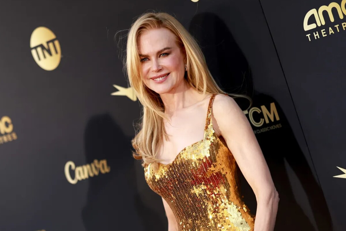 nicole kidman gold dress Nicole Kidman Wears Dior's Tarot Dress at the Palm Springs Film Festival  Awards Gala