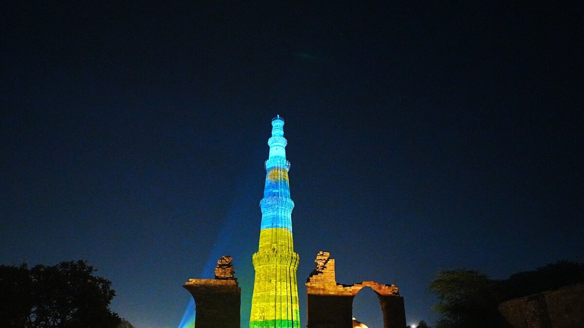 Qutub Minar Shines In Rwandan Colours In Remembrance of 1994 Genocide - Vimarsana News