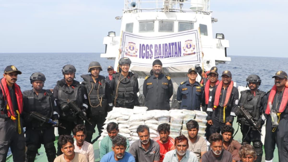 Indian Coast Guard Seizes Pakistani Boat With Rs 600 Crore Price Of Narcotics – News18