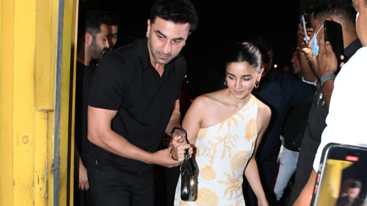 Alia Bhatt's One Shoulder Printed Dress Is Summery, Cute and Biodegradable - Vimarsana News