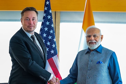 PM Narendra Modi (R) meets Tesla and SpaceX CEO Elon Musk