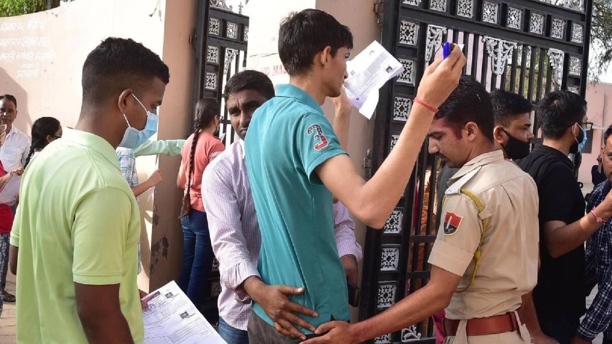 2 MBBS Students among 4 Held for ‘Doctoring’ NEET, as Delhi Police Busts Paper-solving Racket