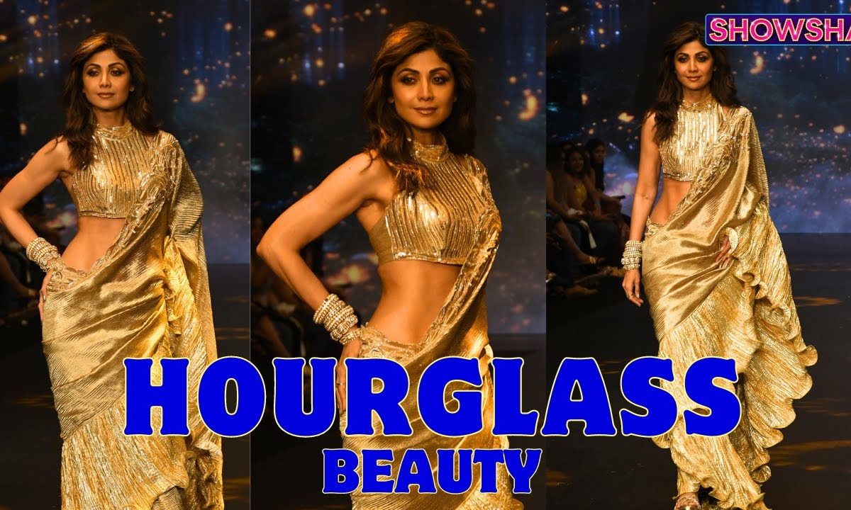 Shilpa Shetty Flaunts Her Perfect 10 Beach Body As She Takes The Runway By Storm In A Saree; WATCH