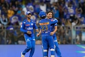 MI's 35-Year-Old Piyush Chawla Scalps Travis Head and Heinrich Klaasen in Back-to-Back Overs to Run Riot Over SRH - WATCH