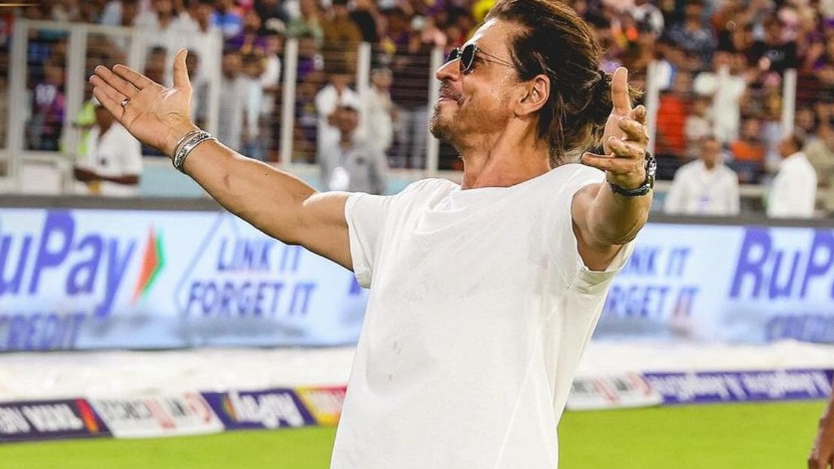 Shah Rukh Khan Does His Signature Pose, Boosts SRH Players Post Big KKR ...