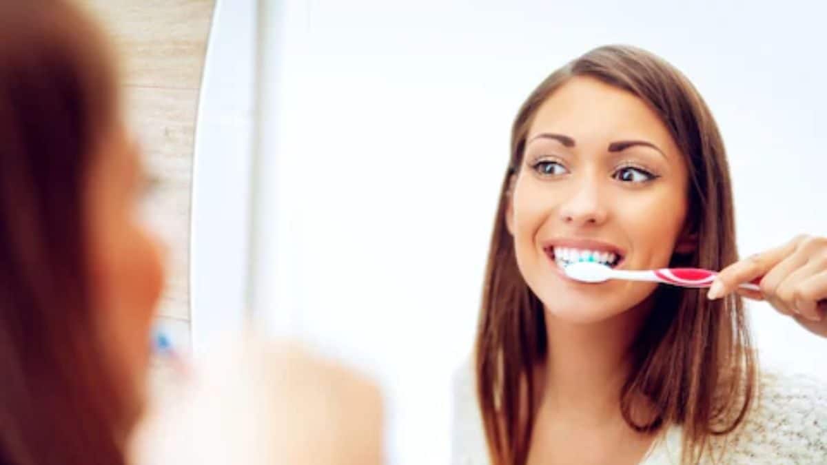 Festive And Healthy Smiles: Expert Tips for Enjoying Sweets While Protecting Your Teeth Festive And Healthy Smiles: Expert Tips for Enjoying Sweets While Protecting Your Teeth