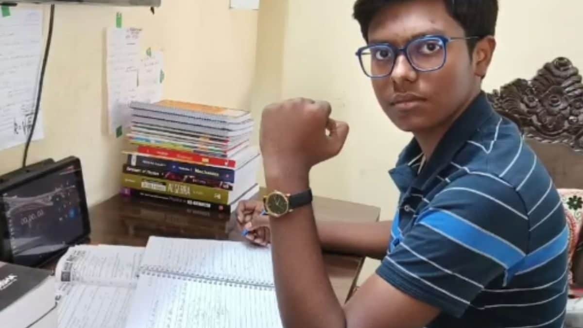 This Lucknow Student Scored 98% In ICSE Class 10 Without Any Coaching