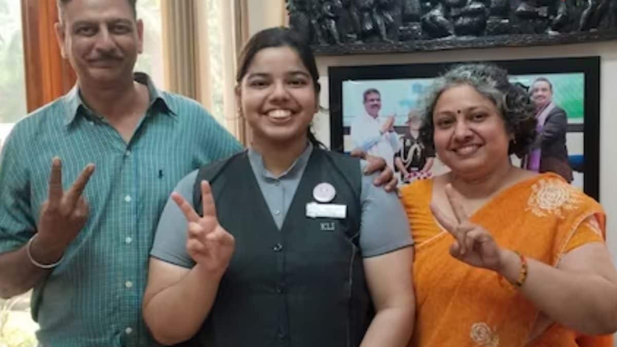 Meerut Girl Tops CBSE Class 12 In Humanities Without Tuition, Credits Hard Work And NCERT Books – News18 Meerut Girl Tops CBSE Class 12 In Humanities Without Tuition, Credits Hard Work And NCERT Books – News18