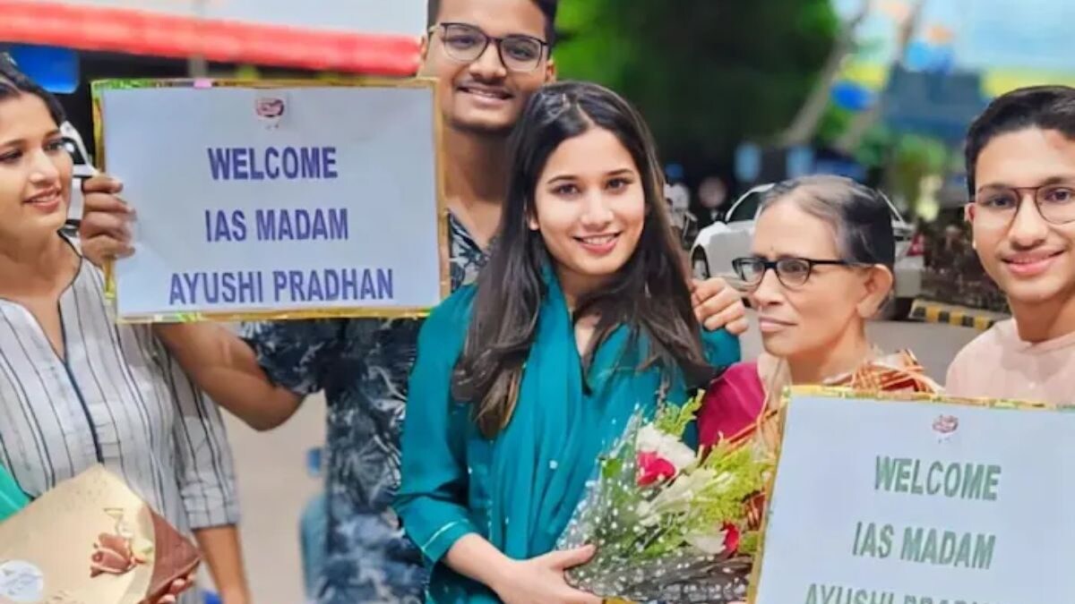 Odisha’s Ayushi Pradhan Leaves MBA For UPSC, Now Secures AIR 36 On 3rd Attempt