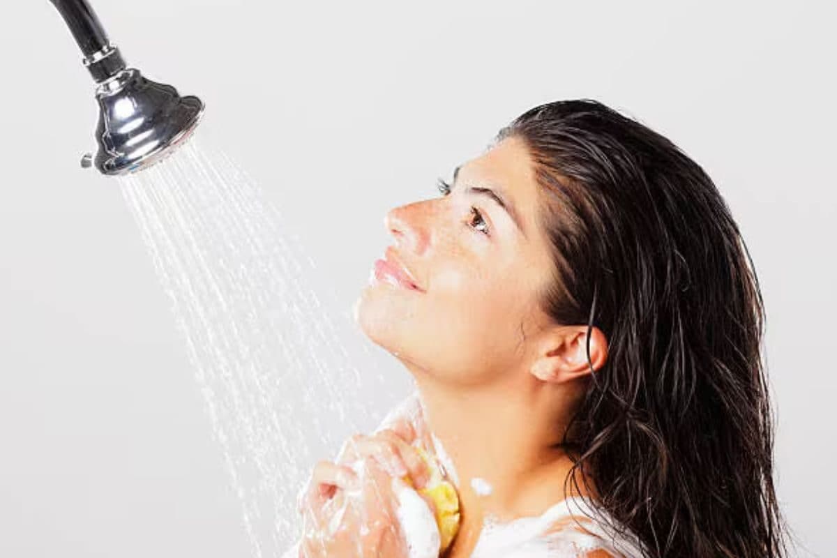 Is Bathing At Night In Summer Advisable? Expert Answers