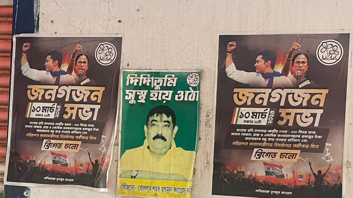 Guinness officials felicitate editor of the thickest book in the world