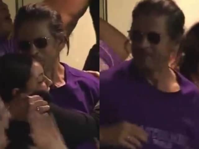 Shah Rukh Khan Kisses Gauri Khan After KKR Beats SRH In IPL 2024 Final ...