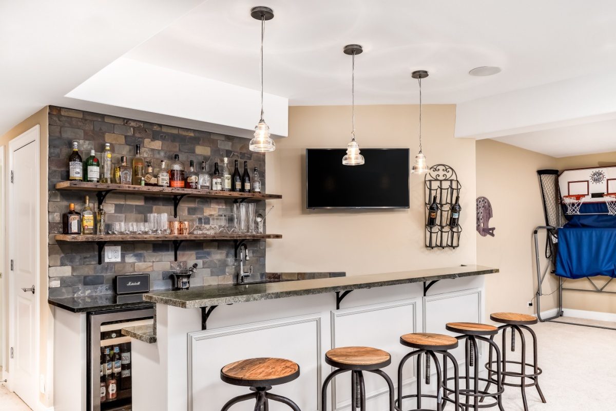 Beyond Booze: The Essentials For A Perfect Home Bar Setup