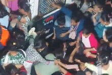 Panicked passengers flock to catch trains at Thane Railway Station. (News18)