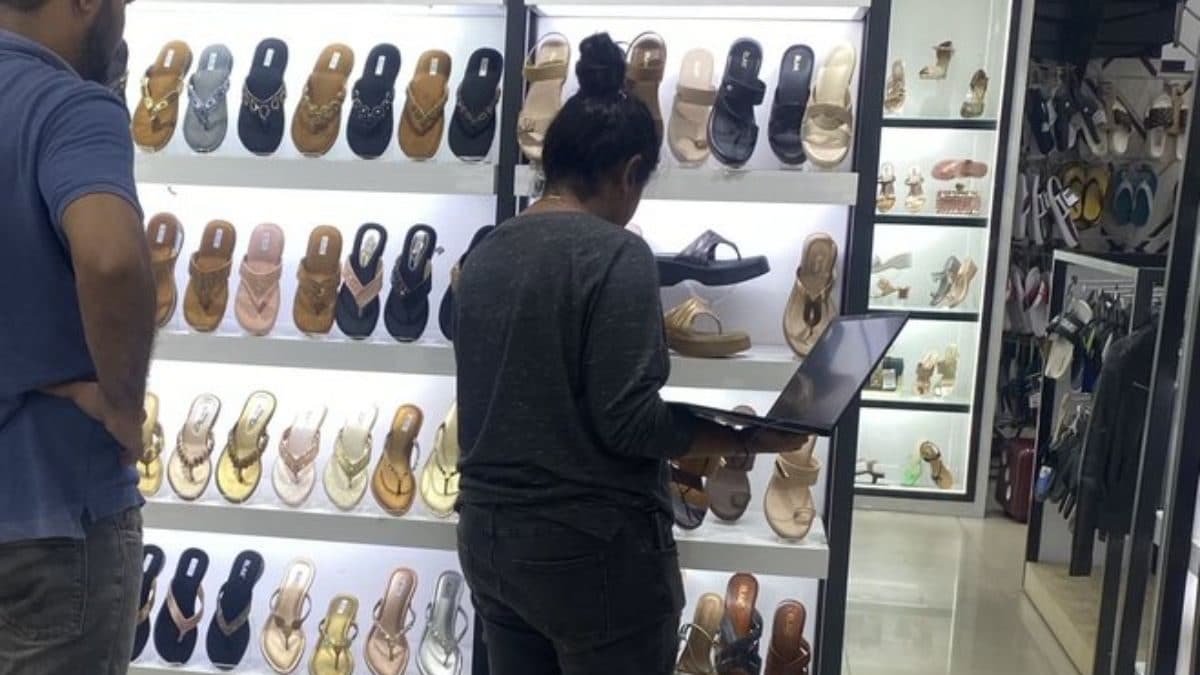 Shoe Shopping With Office Laptop? Peak Bengaluru Moment Shows Woman Multitasking Like a Boss