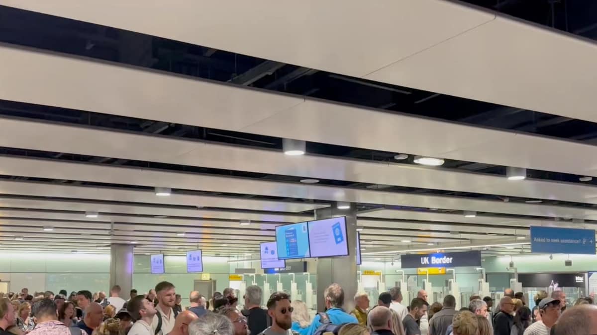 UK Airports Plunge Into Chaos As Border Force IT Systems Collapse ...