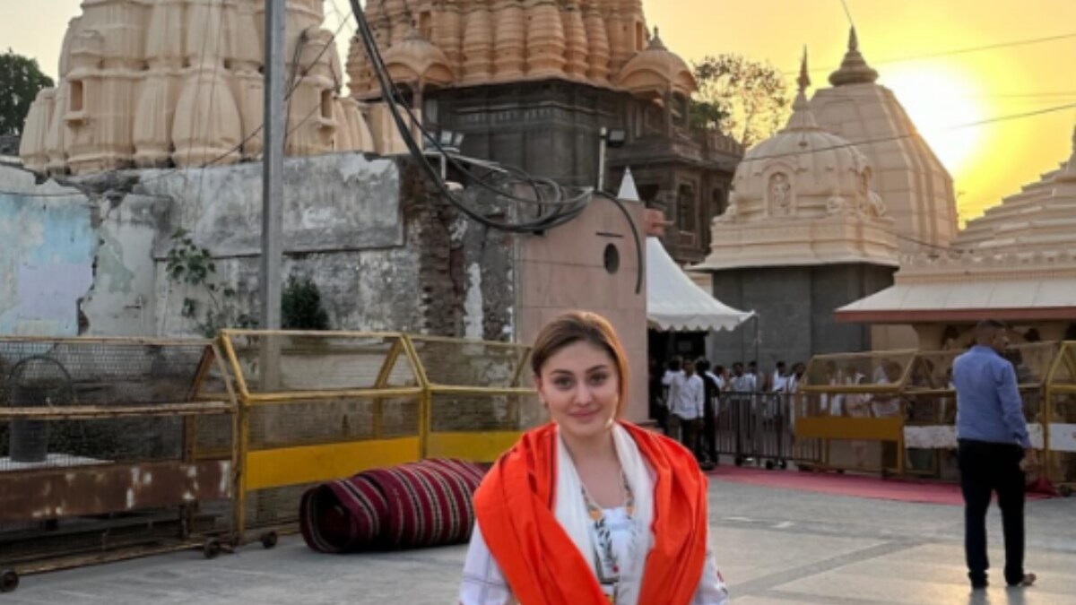Shefali Jariwala Attends Bhasma Aarti At Mahakaleshwar Temple In Ujjain