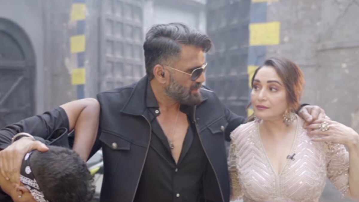 Dance Deewane 4: Suniel Shetty Arrives On Bike To 'Rescue' Madhuri Dixit