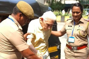 Watch: 101-Year-Old Retired Army Officer Comes Out To Vote In Mumbai, Internet Salutes Him