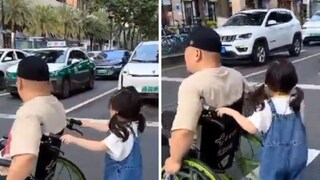 Watch: Little Girl's Polite Gesture While Crossing Road Impresses Anand Mahindra - Vimarsana News