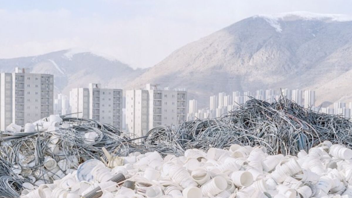 Eerie Photos Capture Iran’s Abandoned 'Paradise City' Standing In The ...