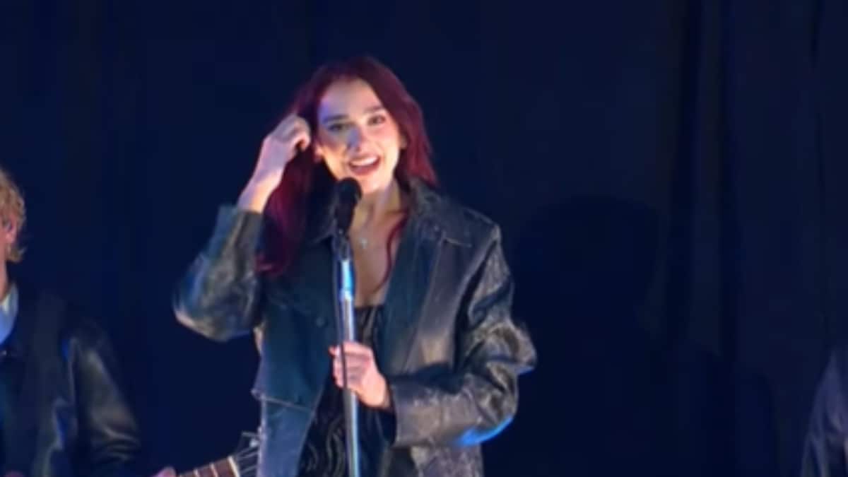 It's Not Every Day You Get To See Dua Lipa Performing At Times Square - Vimarsana News